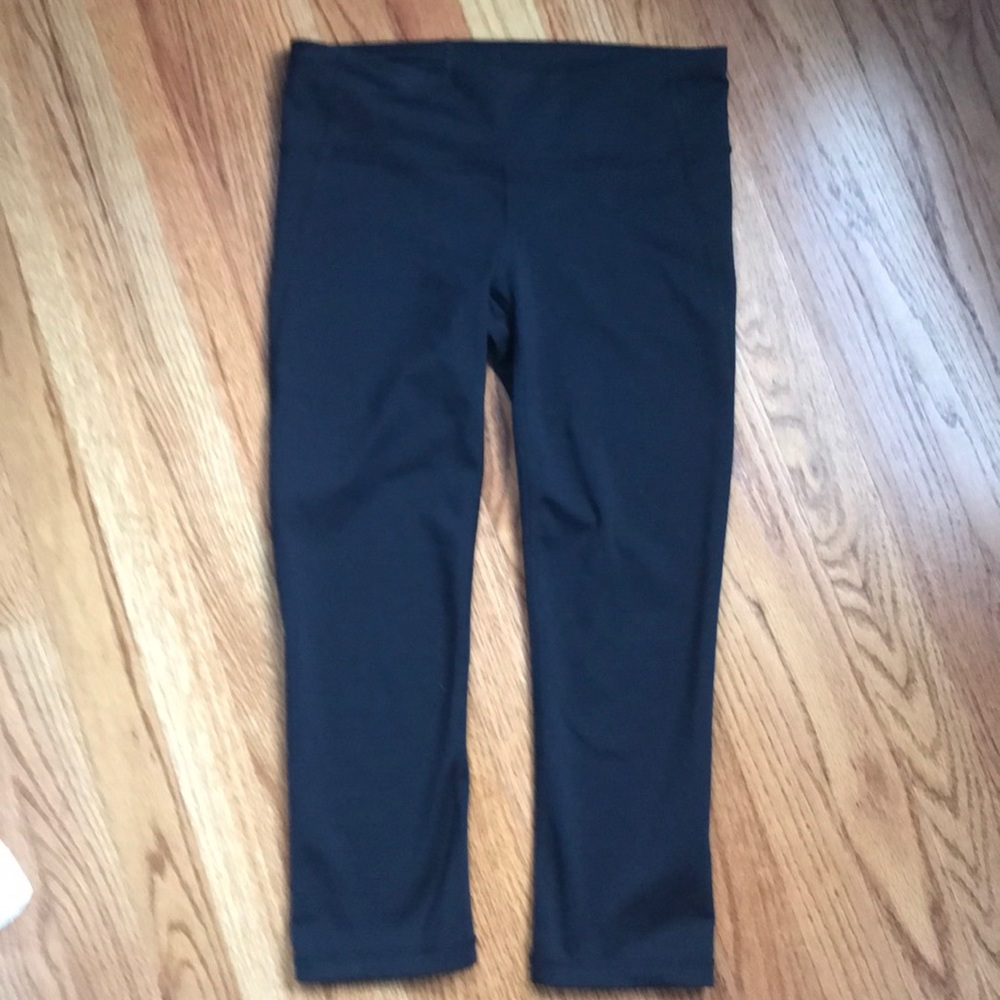 Gap Fit Capri Blk  “Lycra” Leggings.  Ex. Cond. SM